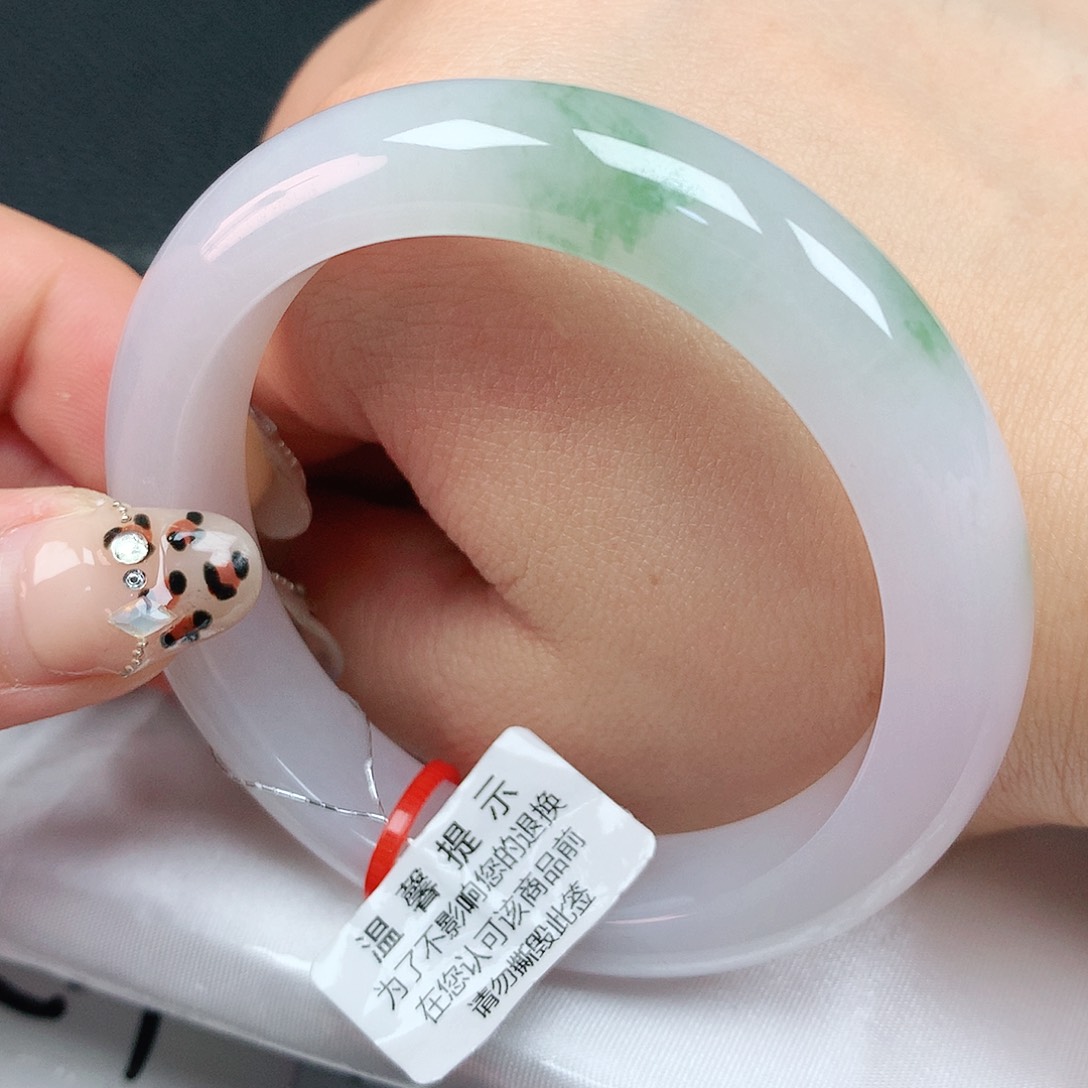 翡翠手镯未镶嵌52圈