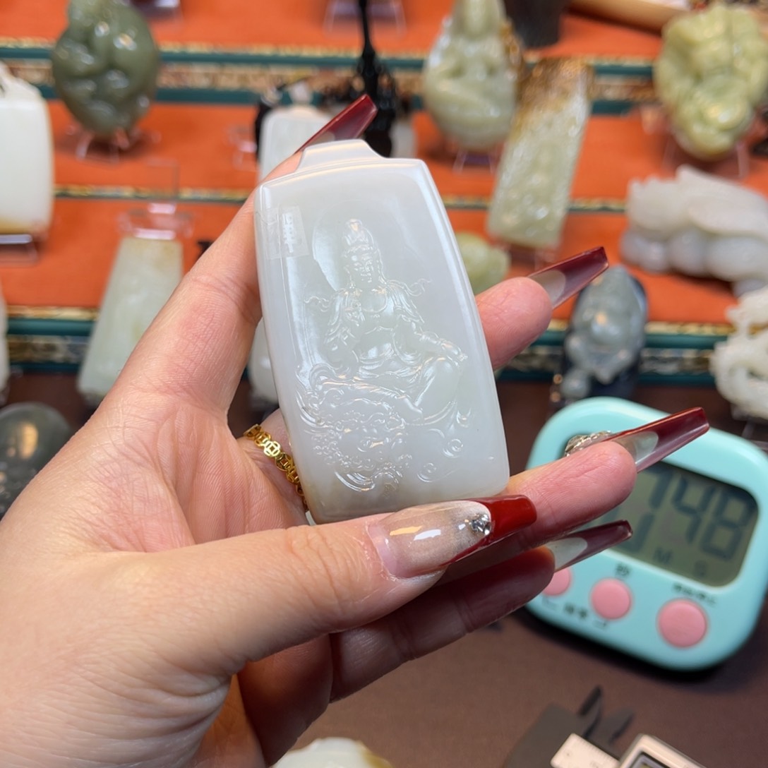 和田玉挂件未镶嵌阳**?