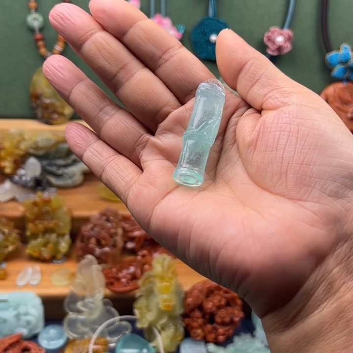 潇***朵蛇纹石玉合金吊坠