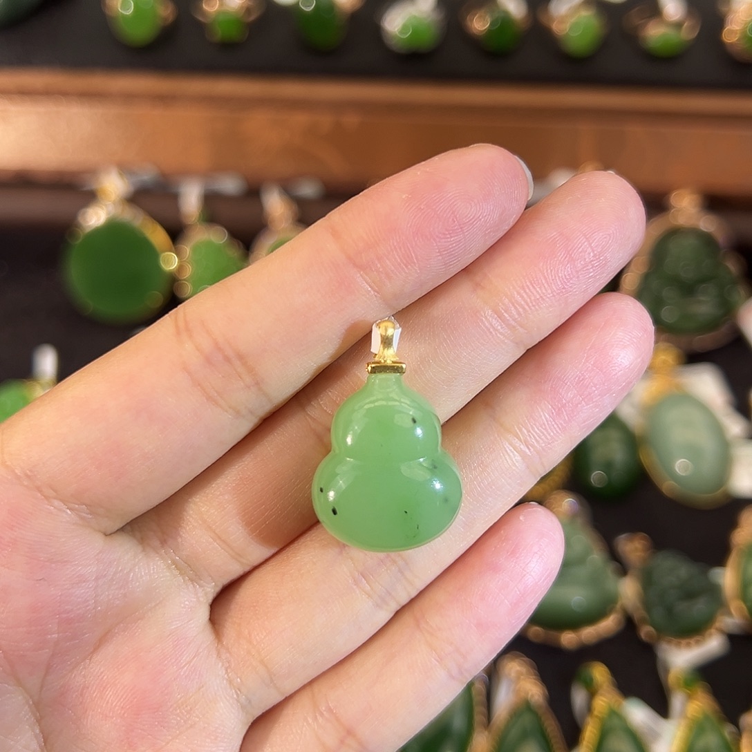 和田玉（碧玉）18K金镶嵌吊坠(不含链)