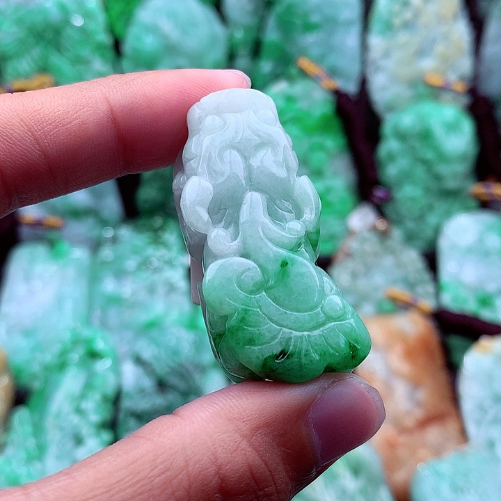 翡翠吊坠(不含链)未镶嵌山**长