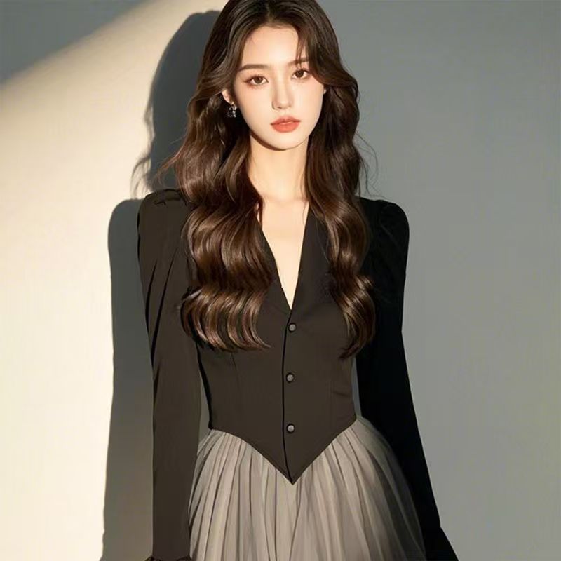 富家千金高级感穿搭赫本风黑色拼接网纱连衣裙子2025新款女装春季