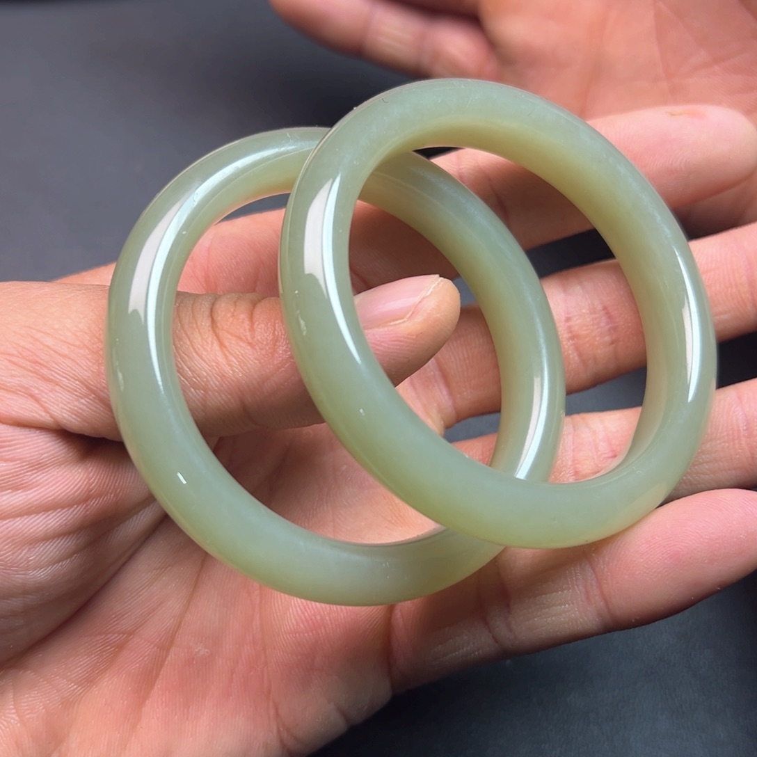 和田玉手镯未镶嵌多样性拍一发一手镯蜂蜜水