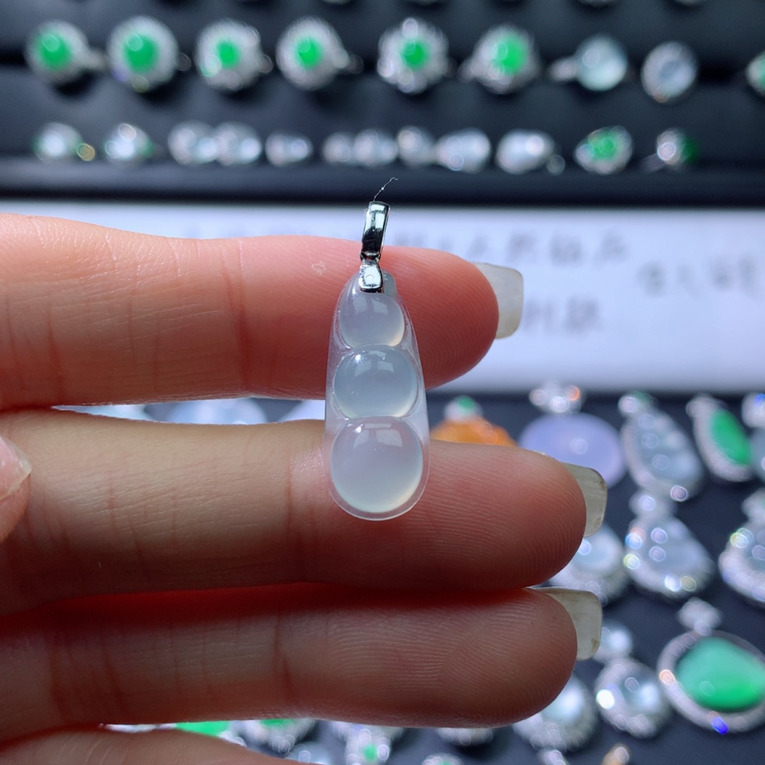 颈饰18K金镶嵌翡翠