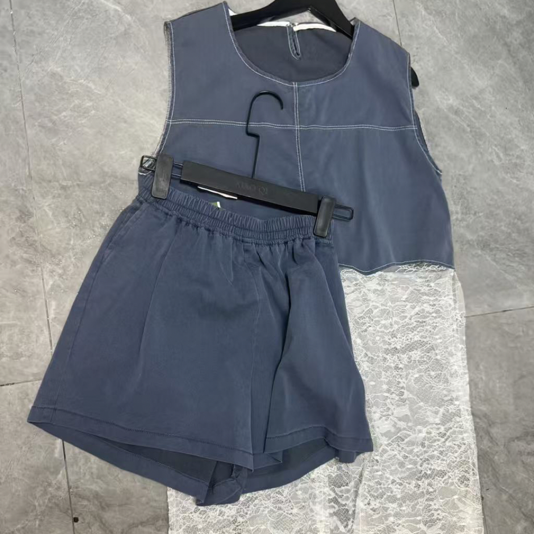 夏季丹宁蓝牛仔背心上衣搭配阔腿短裤时尚套装