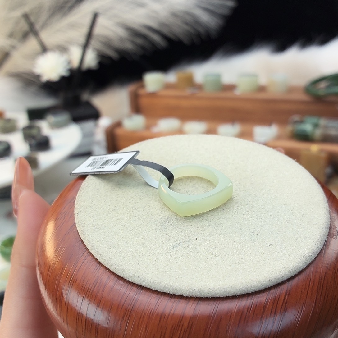 和田玉未镶嵌戒指浅水马鞍16.2mmj129