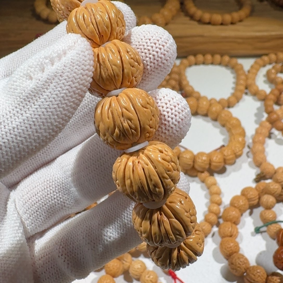 班***李桃核吊坠精品桃核