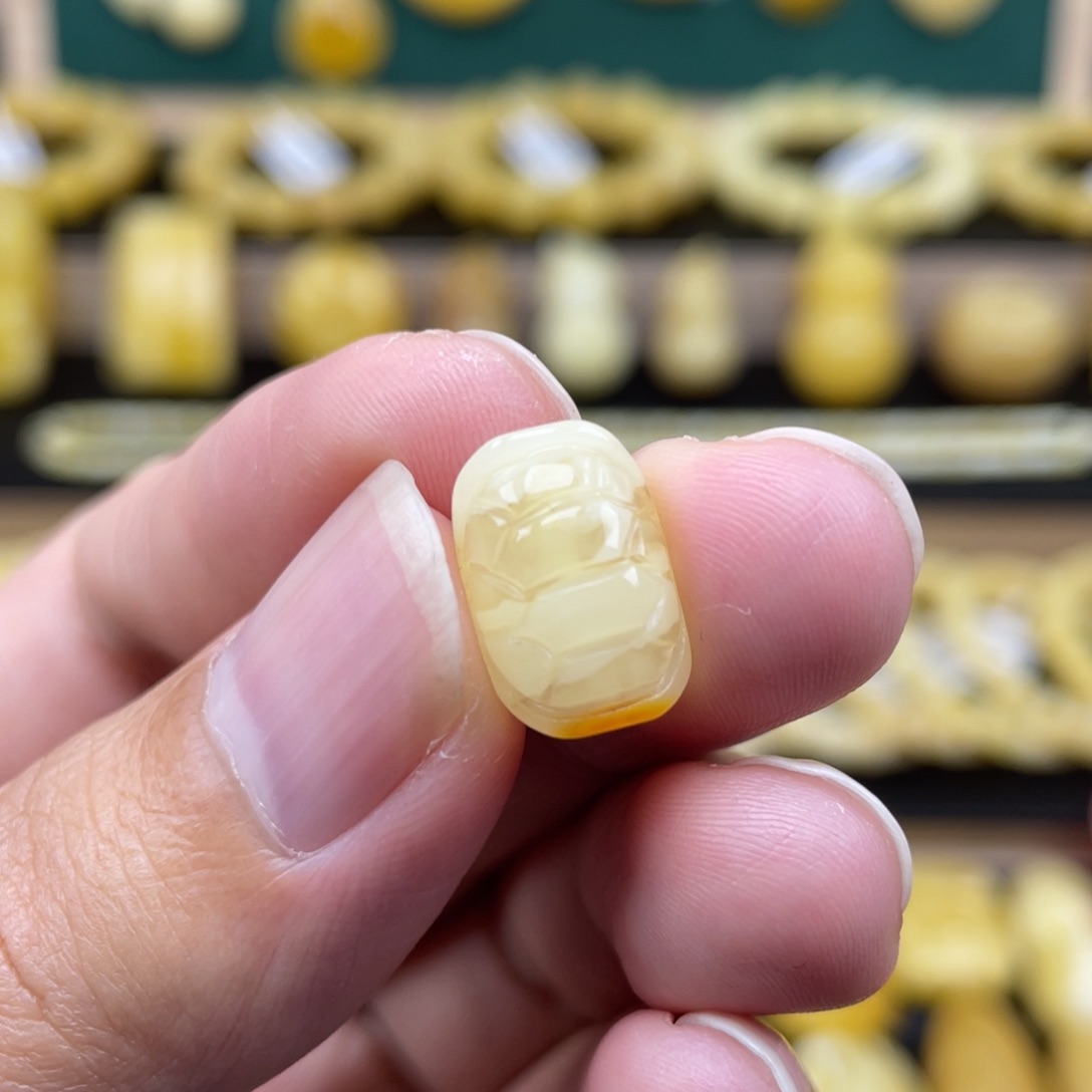 琥珀裸石未镶嵌琥珀蜜蜡