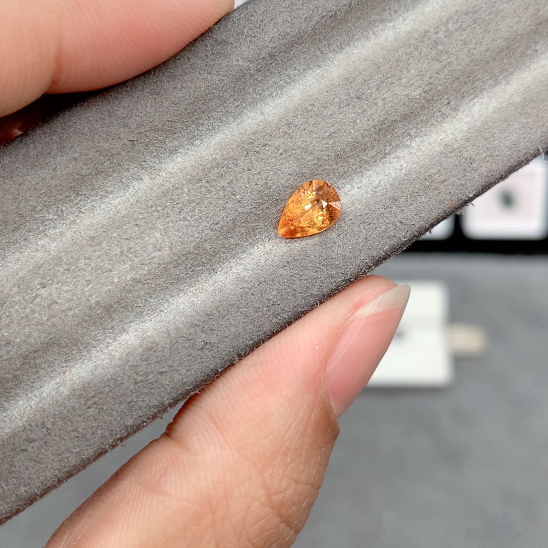 石榴石（芬达石）裸石未镶嵌5*7mm