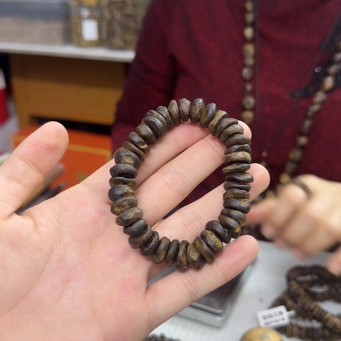 沉香木手串白棋 99 沉壳仔单圈 16 克多样性发一