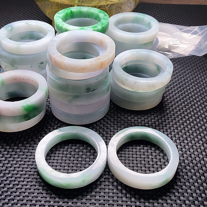 定制翡翠A货未镶嵌W****?