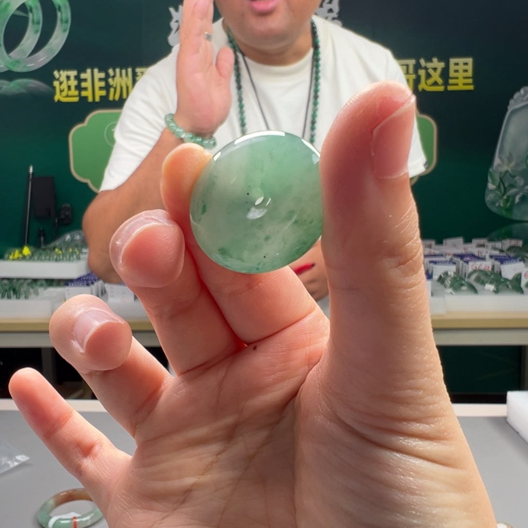 雨***晨石英岩玉未镶嵌颈饰