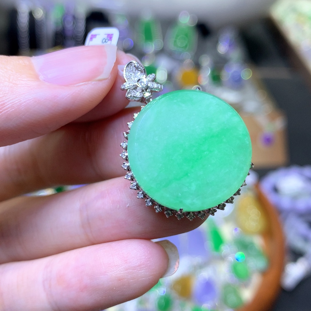 【闪购商品】翡翠颈饰18K金镶嵌翡翠吊坠项链