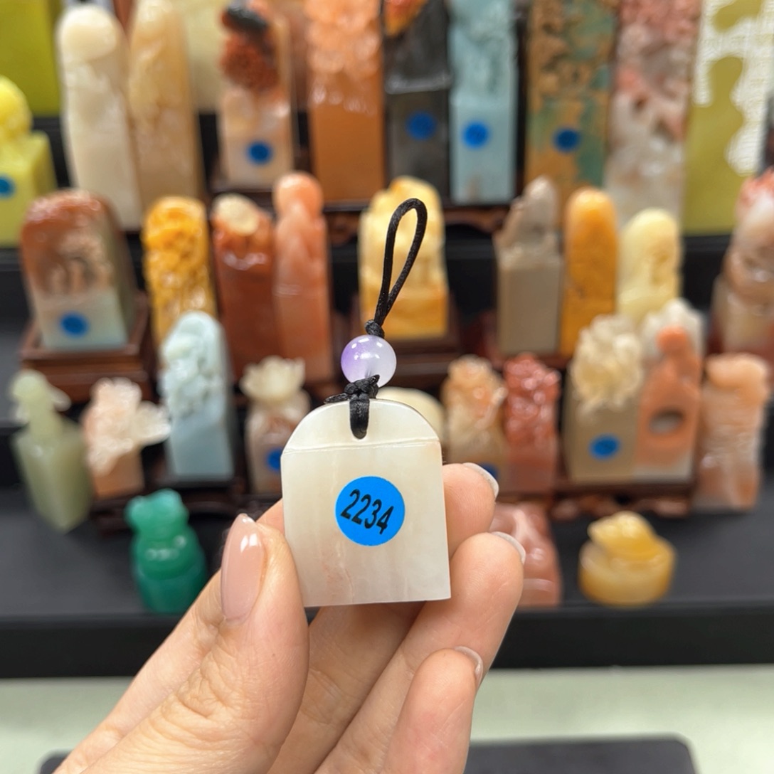 寿山石印石歪****?2234。      