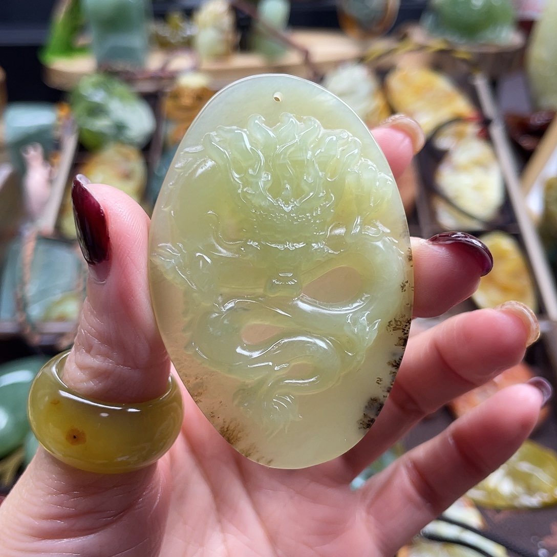 蛇纹石玉颈饰未镶嵌辽阳花玉水草龙牌可玉化变透