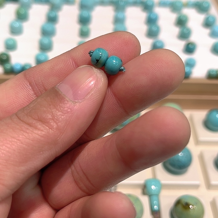 陈***桐绿松石未镶嵌珠宝奇石