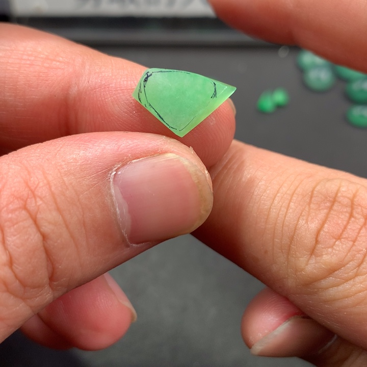 定制翡翠未镶嵌材料定制