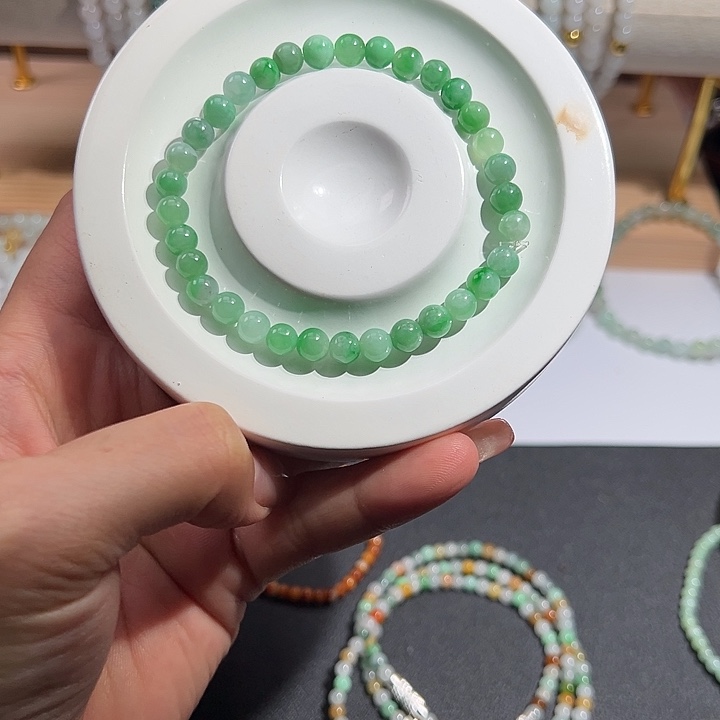 翡翠未镶嵌手链翡翠材质