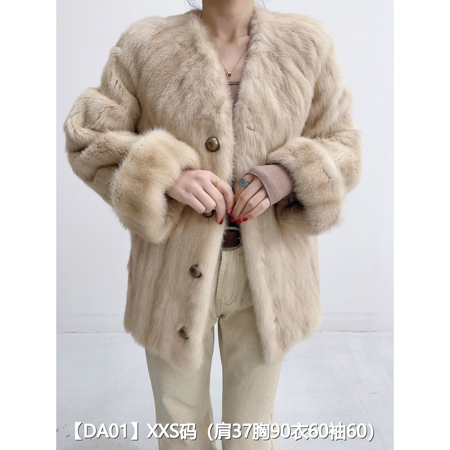 【DA01】S 奶茶米短款全抽貂皮大衣外套女 V领挽袖 49001