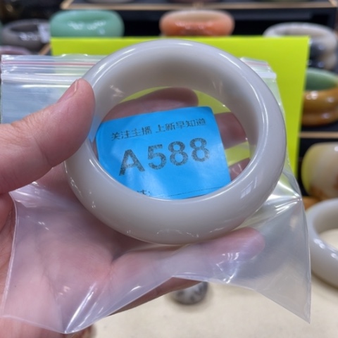 未镶嵌手镯石英质玉云****?