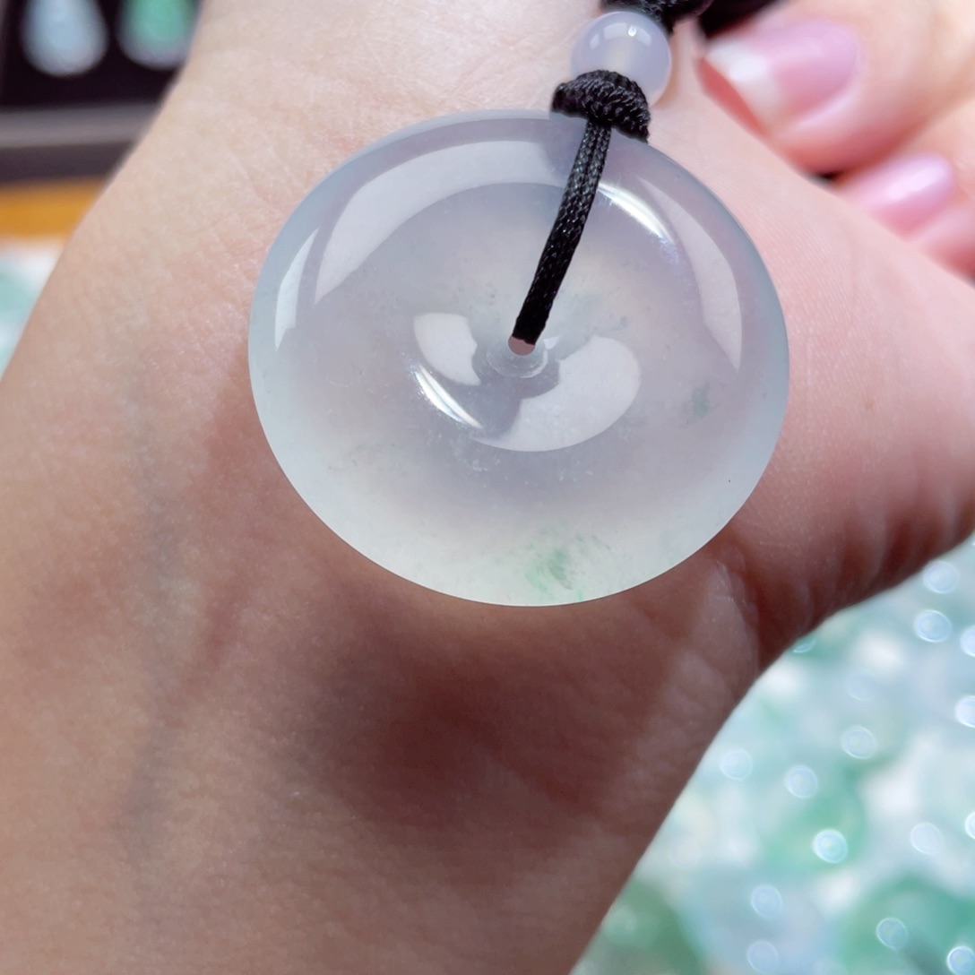 颈饰未镶嵌翡翠平安扣