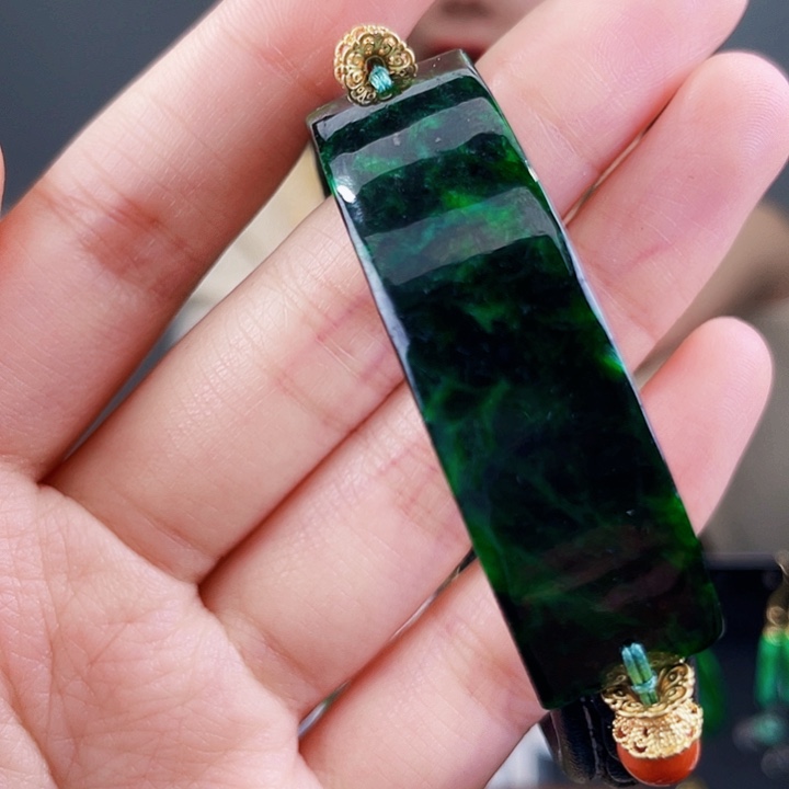 翡翠手镯未镶嵌饰品