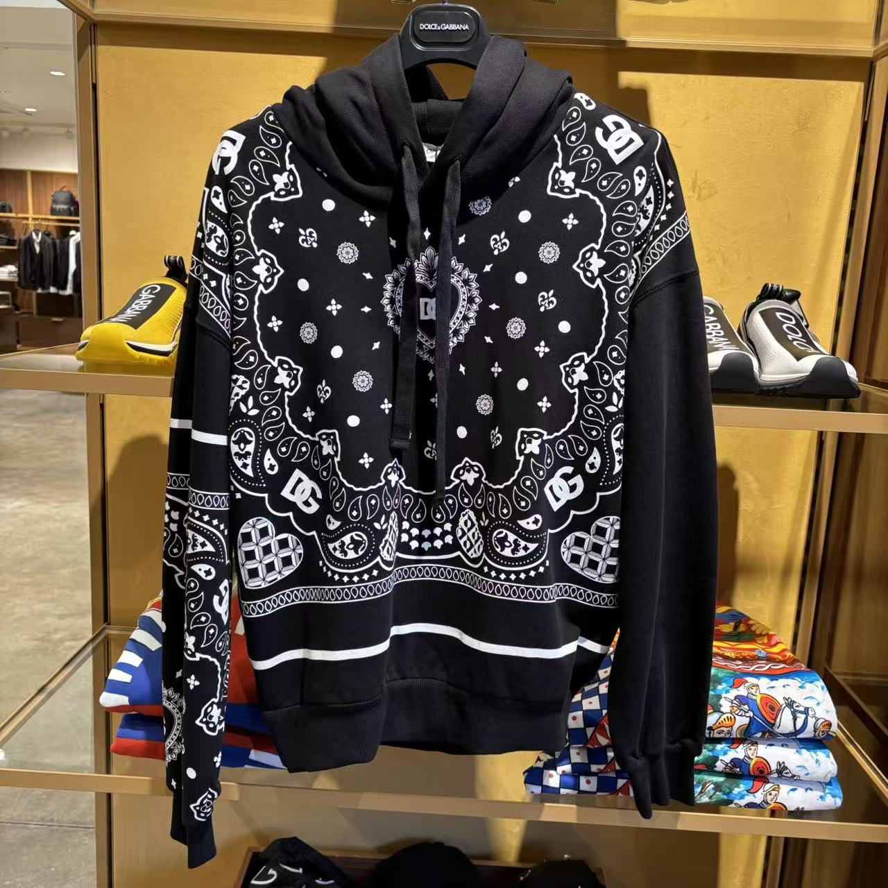 【CC在欧洲】D....G  2号折扣店  黑色dg印花连帽卫衣 