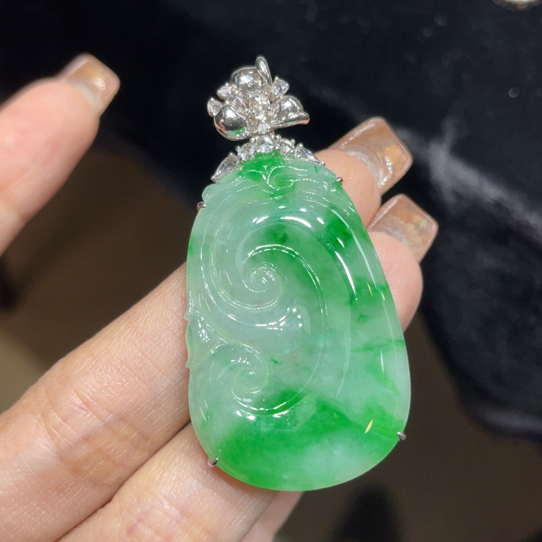 翡翠颈饰18K金镶嵌天然缅甸翡翠