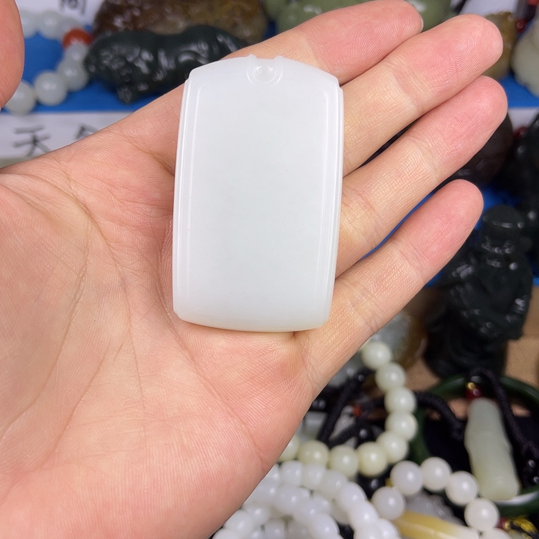 守***福和田玉未镶嵌颈饰和田玉牌子