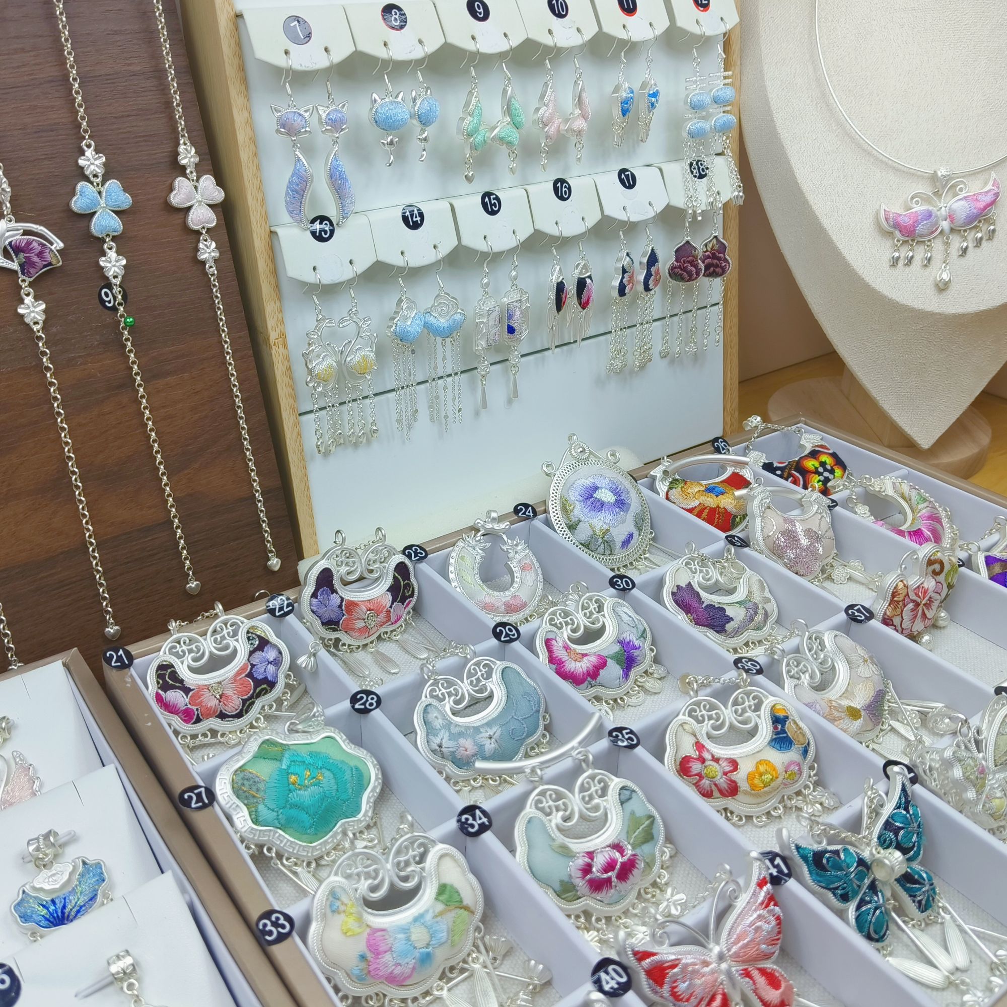 非遗苗绣民族风手工艺百搭吊坠