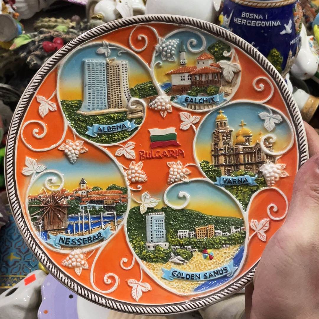 摆件   磕碰。封釉。       