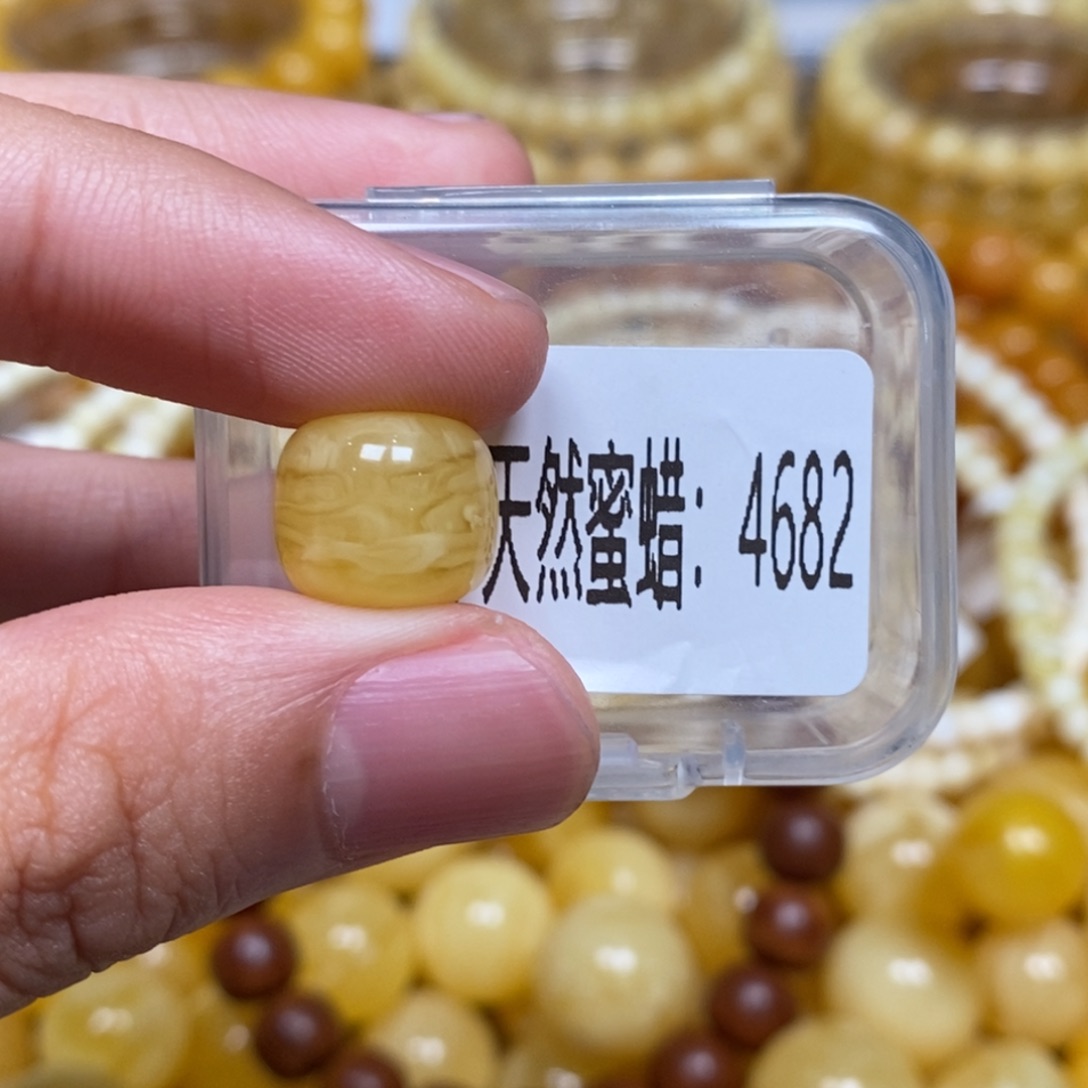 蜜蜡未镶嵌珠宝奇石4682