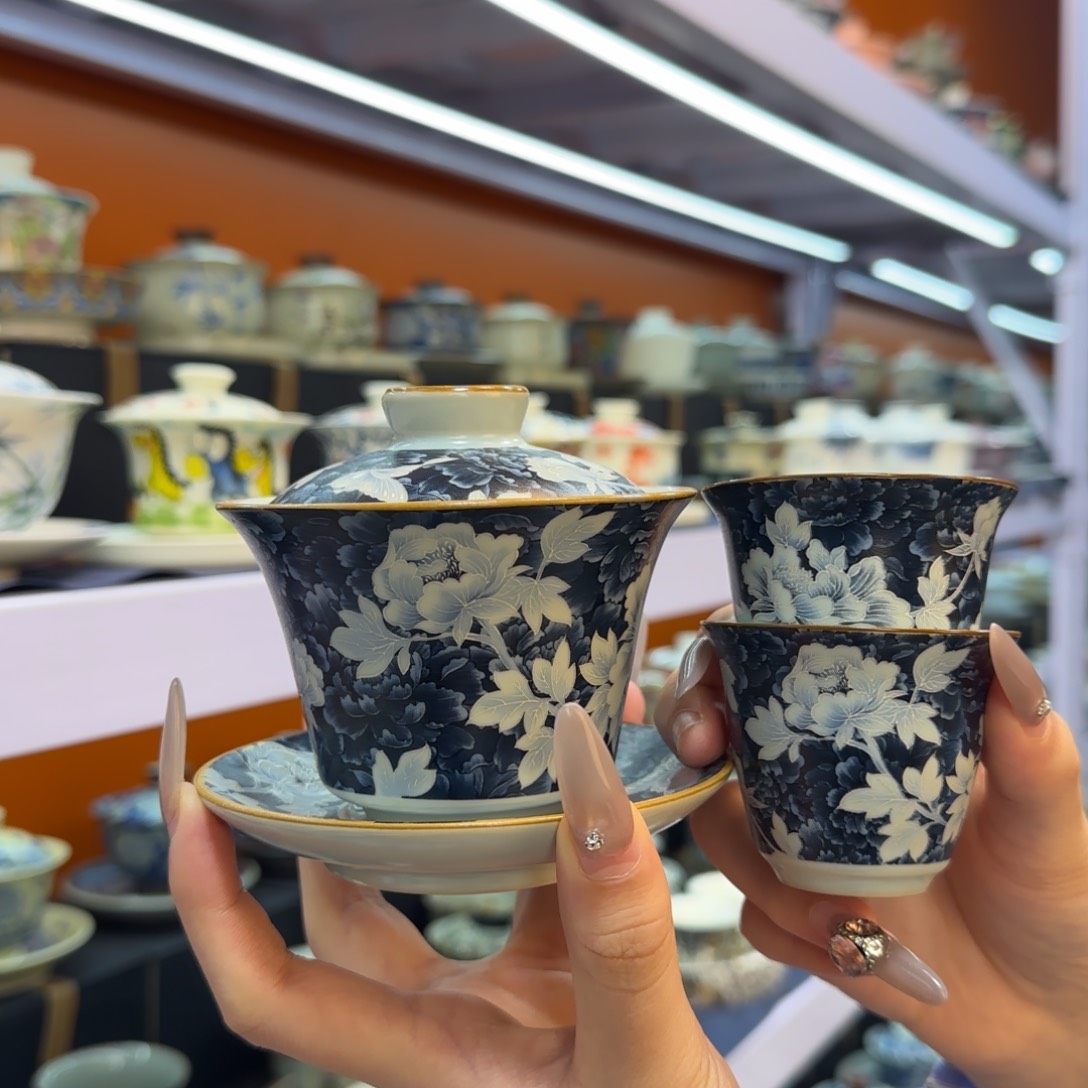 我在外面吃饭呢你在哪