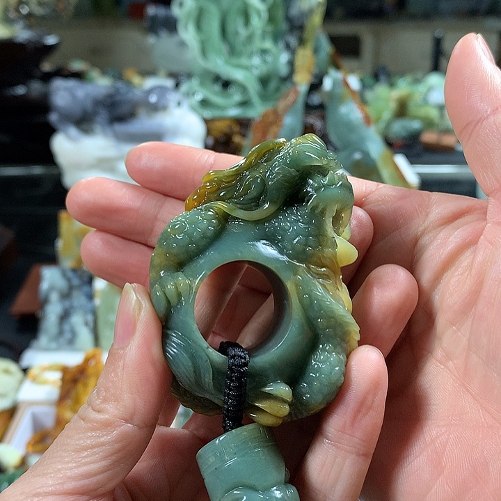 岫玉手把件未镶嵌钢****爷