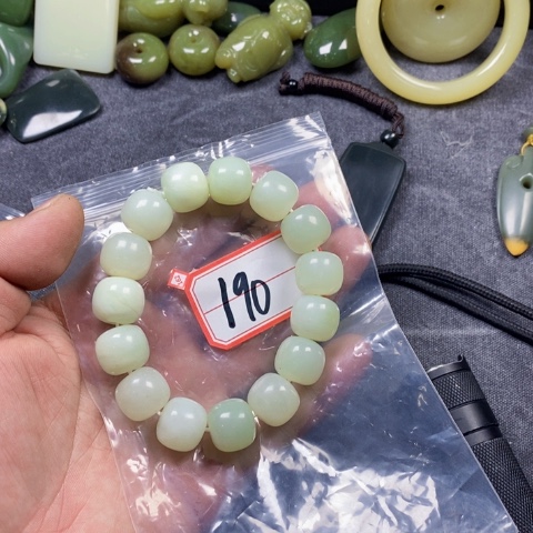 未镶嵌蛇纹石玉手链