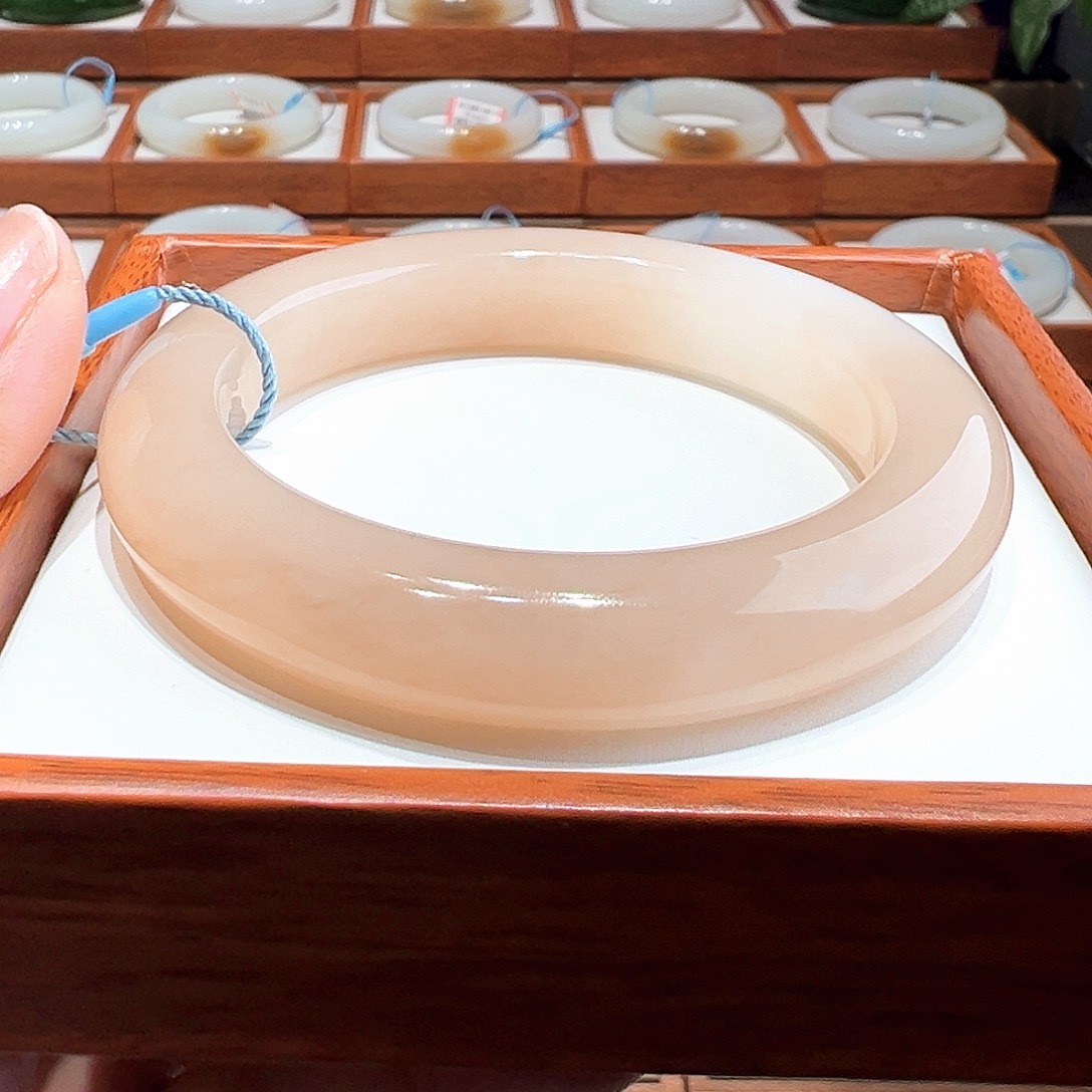 和田玉手镯5657未镶嵌麒*