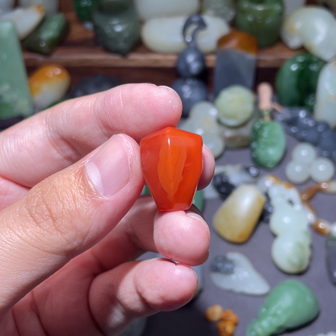 南红玛瑙颈饰未镶嵌调*