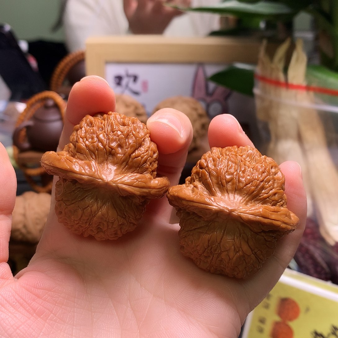文玩核桃吊坠血麒麟43