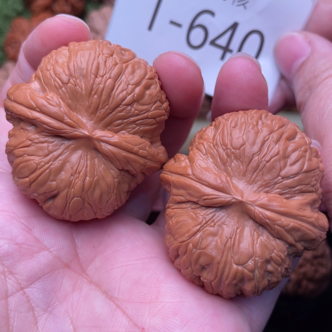 文玩核桃把件毕业元宝46