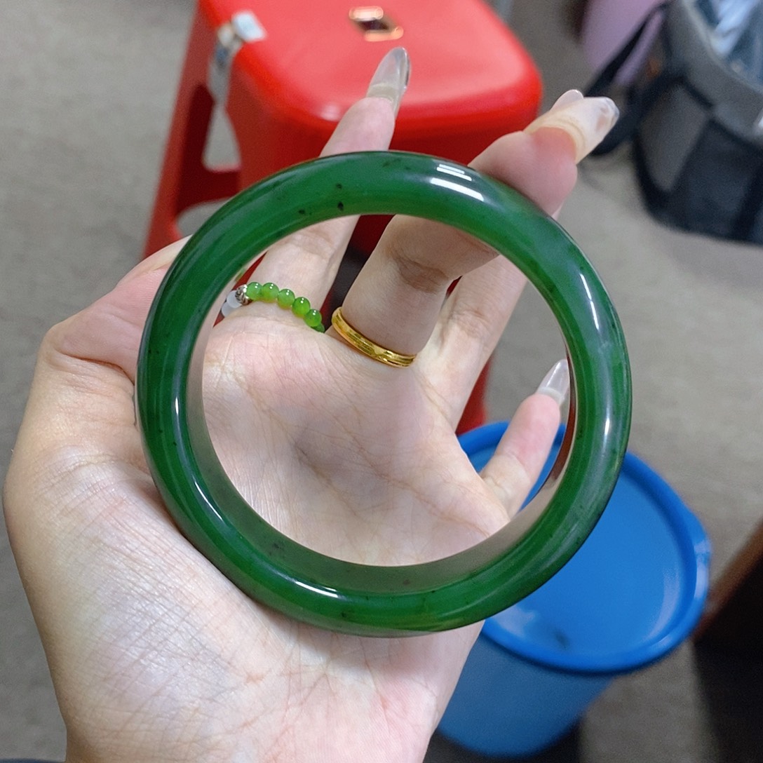 ****妞和田玉未镶嵌手链