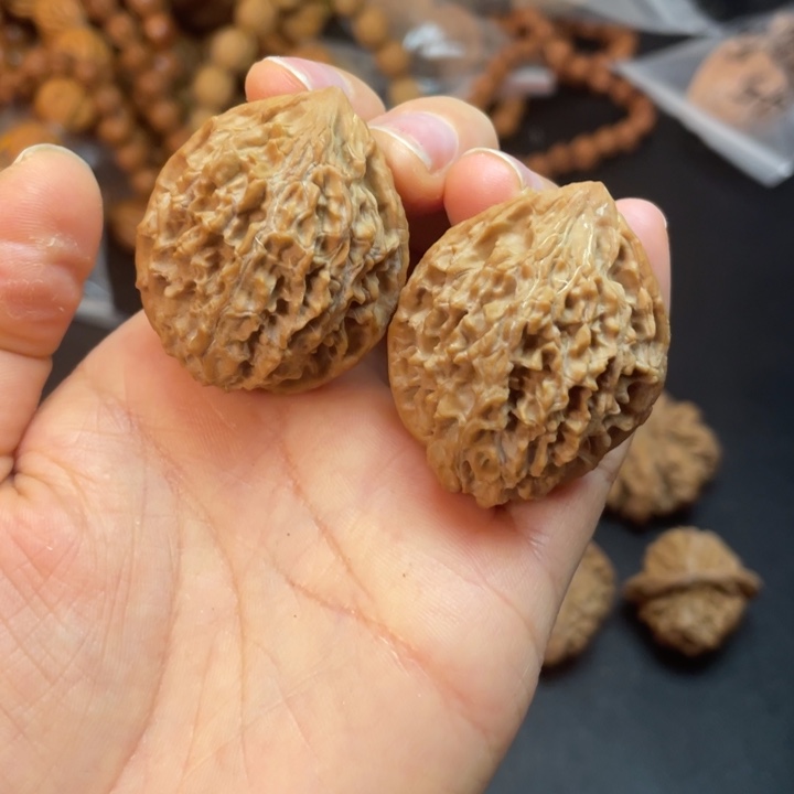 文玩核桃把件秦岭蚂蚁纹鸡心33