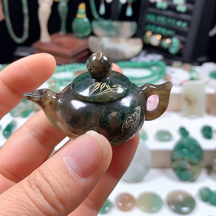 未镶嵌独山玉颈饰雪**狐