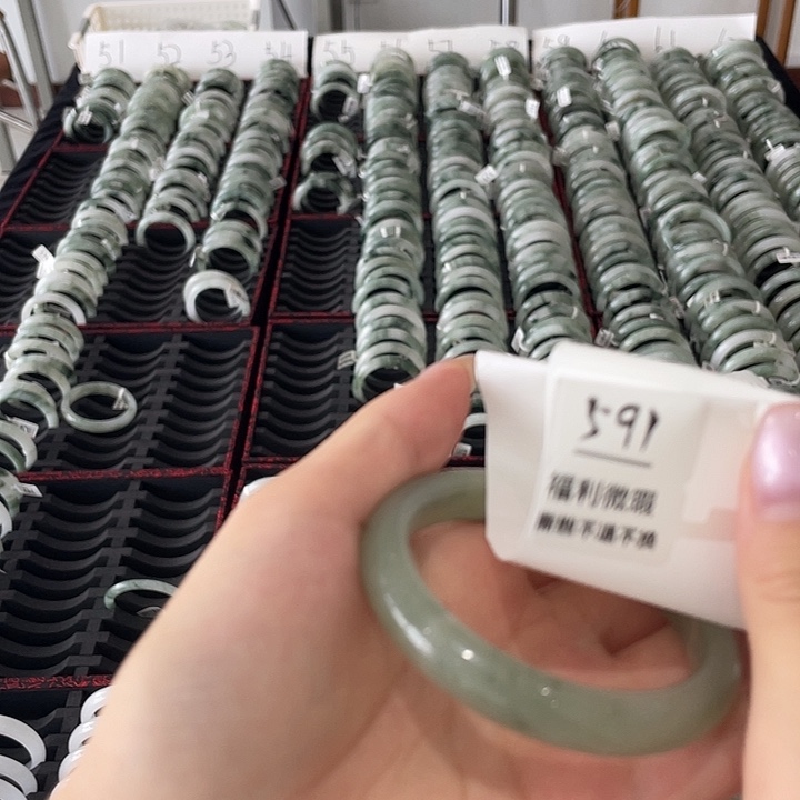 未镶嵌手镯石英岩玉