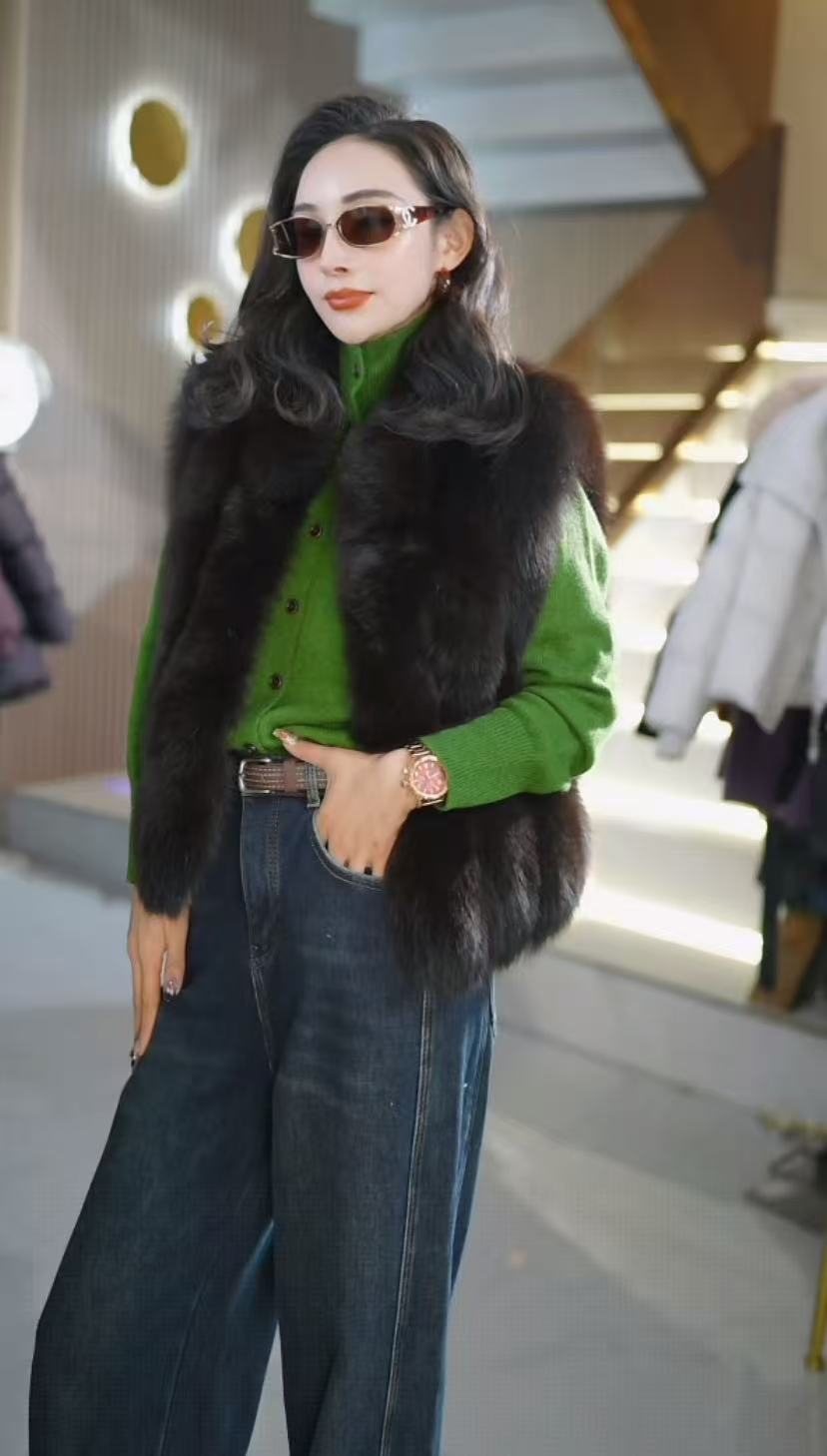 冬季轻奢战袍时尚百搭保暖竖条女士小草短款马甲外套6W400998