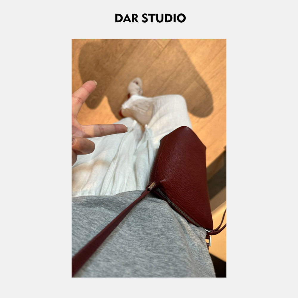 DAR STUDIO 进口头层纳帕牛皮【斜跨手机包】新款精致水桶斜跨包包