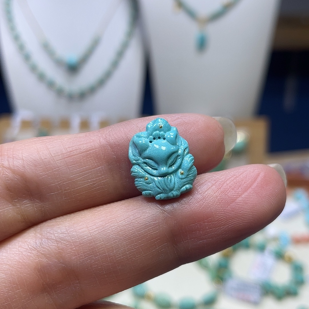 绿松石18K金镶嵌九尾