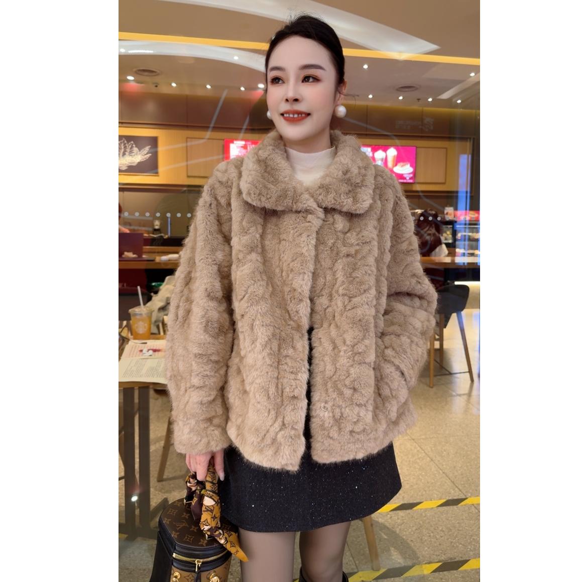（高版本）2025冬季新款花狐貂毛毛短款外套冬季轻奢秋冬
