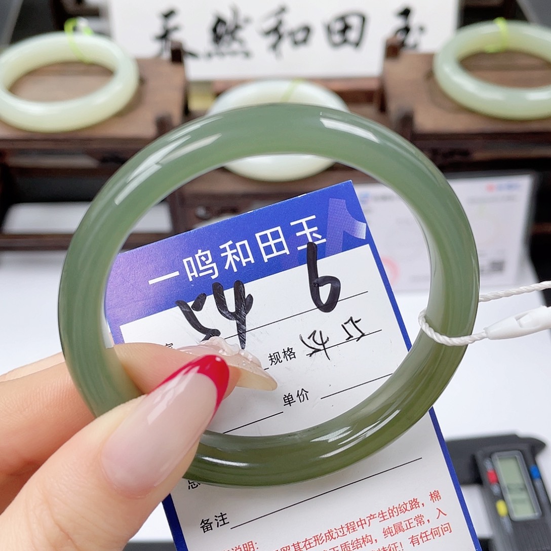 和田玉未镶嵌手镯