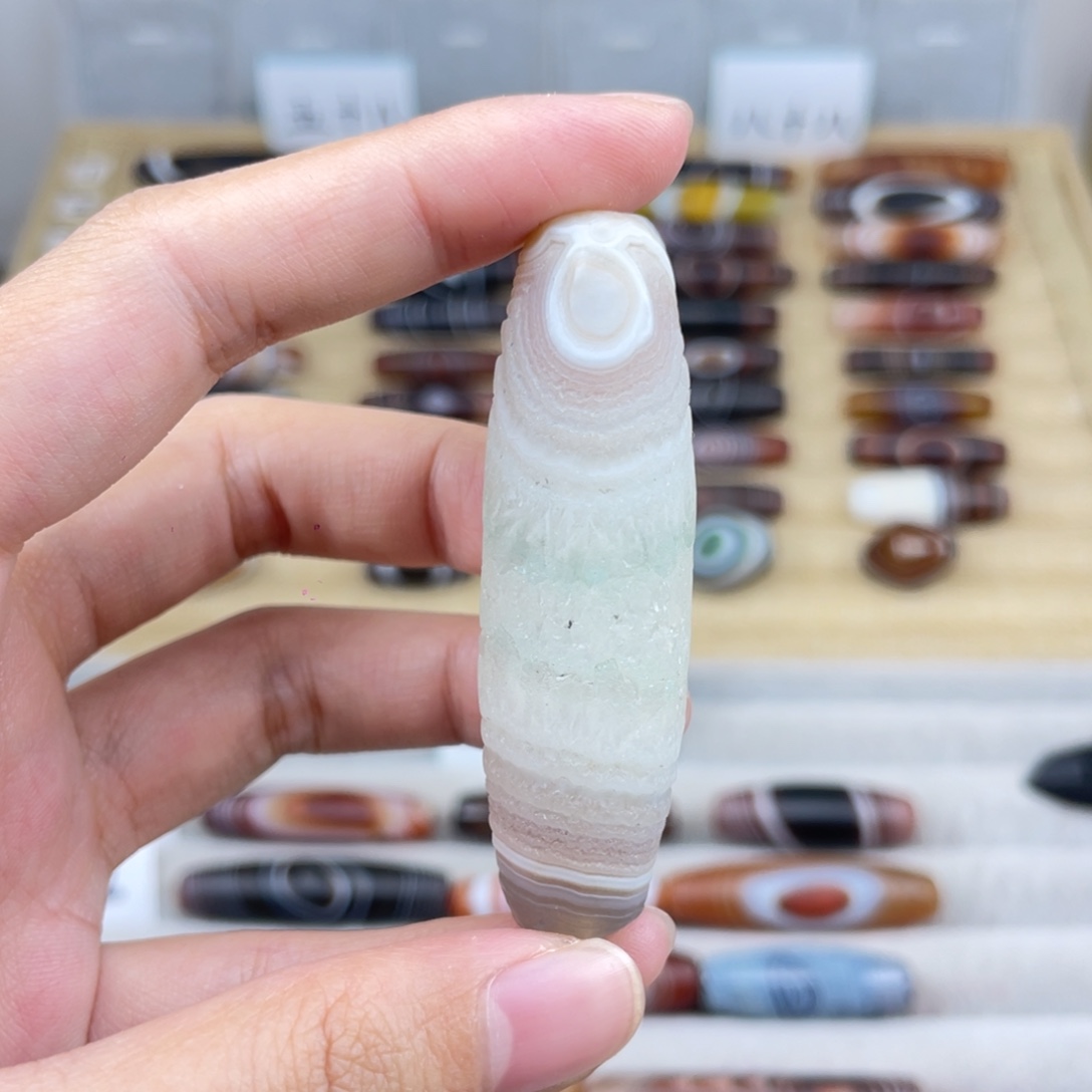 巩***龙玛瑙/玉髓合金颈饰