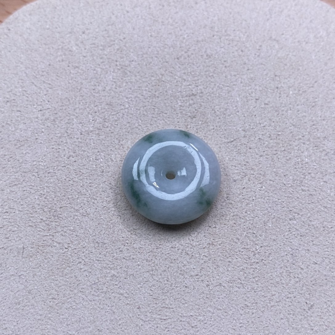 翡翠未镶嵌颈饰平安扣